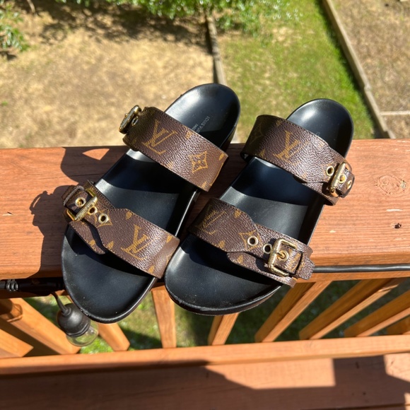 Louis Vuitton - Picture 3 of 6